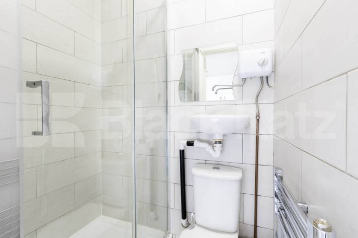 			Studio Apartment, 1 bath, 1 reception Apartment			 Ash Grove, Cricklewood (Inclusive of Council tax, Gas+ Water)